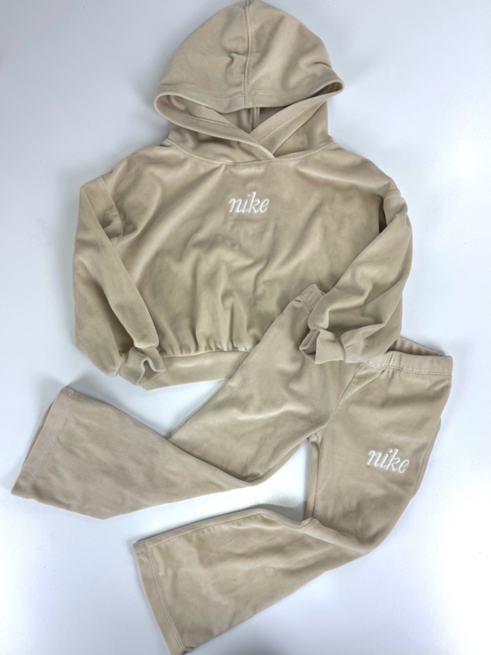 Nike Girls Youth Sz 4/5 Cozy Velour Pullover Hoodie & Flared Leggings 2pc Set